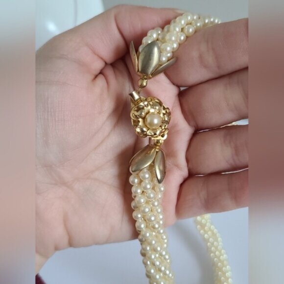 Vintage Classic Elegant Twisted Off White Pearl Strand 16" Gold Tone Necklace - Picture 4 of 7